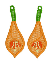Calla Lily FSL Boucles d'oreilles et pendentif BUNDLE SET - Boucles d'oreilles en dentelle autoportantes dans le cerceau