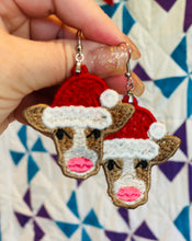 Bonita vaca con sombrero de Papá Noel Pendientes FSL navideños - En los pendientes de encaje independientes del aro