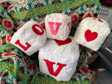 Proyecto de costura y bordado LOVE Block Quiet Cube