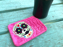 Tapis de tasse avec applique de crâne de sucre