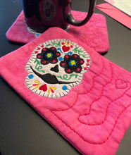 Tapis de tasse avec applique de crâne de sucre