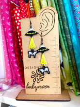 UFO Alien Spaceship Cow Dangles FSL Pendientes SET- En los pendientes de encaje independientes del aro