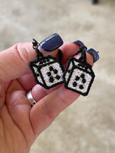 Boucles d’oreilles Dice Face FSL - Boucles d’oreilles en dentelle autoportantes In the Hoop