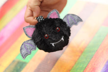 Bat Fluffy Puff - Diseño de bordado en el aro