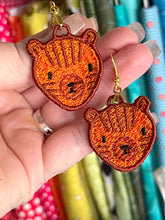 Boucles d’oreilles Tiger Face FSL - Conception de boucles d’oreilles en dentelle autoportantes dans le cerceau pour la broderie machine