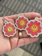 Boucles d’oreilles Wild Primrose FSL - Boucle d’oreille et pendentif en dentelle autoportants - Projet de broderie In the Hoop