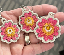 Boucles d’oreilles Wild Primrose FSL - Boucle d’oreille et pendentif en dentelle autoportants - Projet de broderie In the Hoop