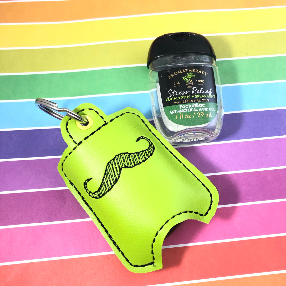 Soporte para desinfectante de manos para bigote Versión con ojales en –  Designs By Babymoon, image size:1200x1200