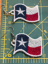 Boucles d’oreilles Texas Wavy Flag FSL - Boucles d’oreilles en dentelle autoportantes In the Hoop