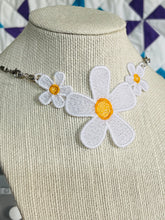 Big Daisy Freestanding Lace Necklace Centerpiece