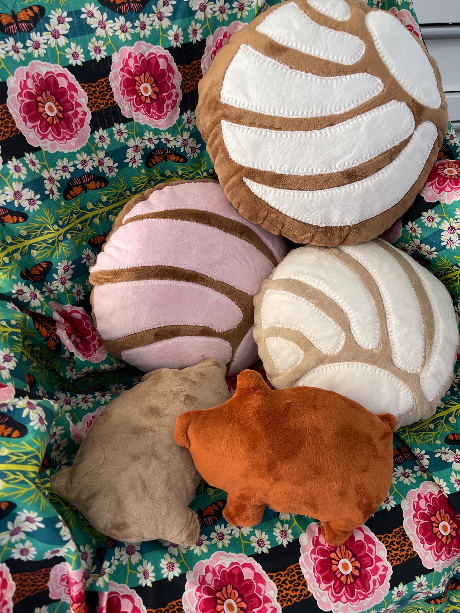 Pan Dulce Concha and Puerquito Sweet Bread Pillows In the Hoop Embroid ...