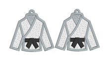 Boucles d’oreilles Karate Gi FSL - Conception de boucles d’oreilles en dentelle autoportantes - Projet de broderie dans le cerceau