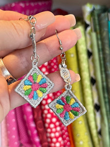 Dresden Quilt Block Dangle Pendientes SET- En los pendientes de encaje independientes del aro