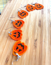 Jack O Lantern Trio Pumpkin Bucket FSL Boucles d’oreilles - Conception de boucles d’oreilles en dentelle autoportantes - Dans le projet de broderie Hoop