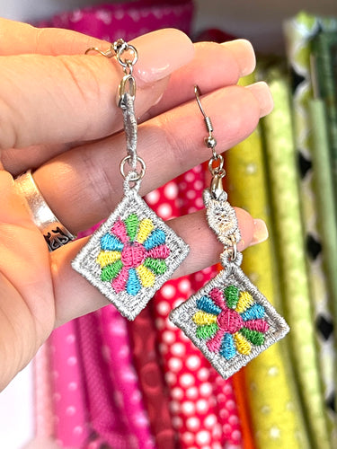 Dresden Quilt Block Dangle Boucles d’oreilles SET- Dans les boucles d’oreilles en dentelle autoportantes Hoop