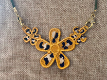 Collier en dentelle autoportant à imprimé léopard, grande marguerite, pièce maîtresse