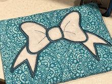 Pretty Bow Applique Mug Rug