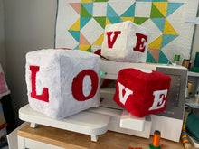 Projet de couture et de broderie LOVE Block Quiet Cube