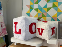 Projet de couture et de broderie LOVE Block Quiet Cube