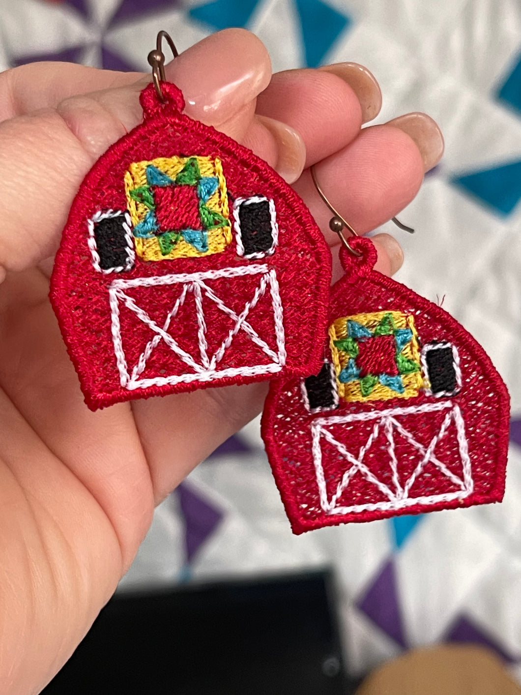 Boucles d’oreilles Old Quilt Barn FSL - Boucles d’oreilles en dentelle autoportantes In the Hoop