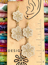 Flax Flower Dangles FSL Boucles d’oreilles SET- Dans les boucles d’oreilles en dentelle autoportantes Hoop