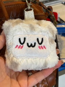 Marshmallow Face UWU Apliques Fluffy Puff Design Set- En el diseño de bordado de aro