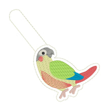Green Cheek Conure Parakeet Snap Tab en el diseño de bordado del aro