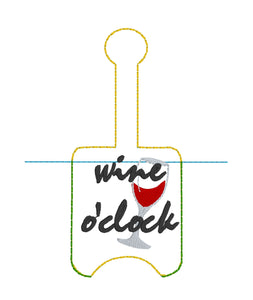 Wine O Clock Hand Sanitizer Holder Snap Tab Version Dans le projet de broderie Hoop 1 oz BBW pour cerceaux 5x7