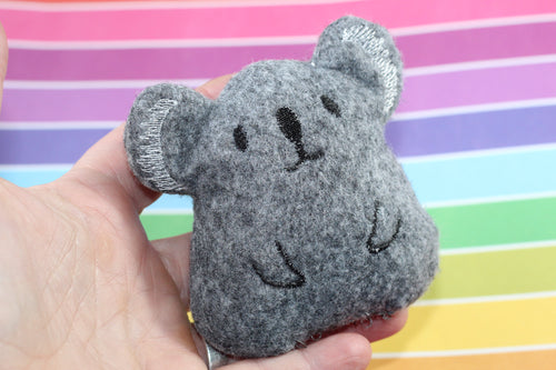 Koala Stuffie peluche en el diseño de bordado de aro