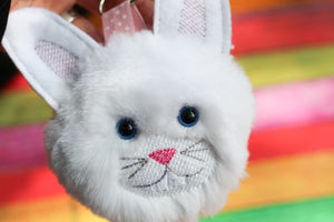 Puff esponjoso de conejo conejito - En el diseño de bordado de aro