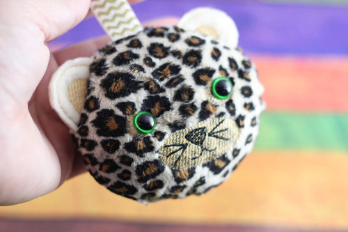 Puff esponjoso de leopardo - Diseño de bordado en el aro