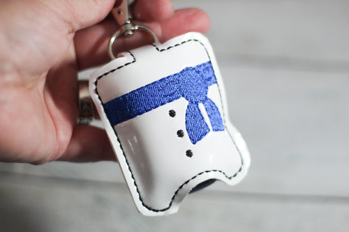 Bonhomme de neige corps porte-désinfectant pour les mains Snap Tab Version dans le projet de broderie cerceau 1 oz BBW pour cerceaux 5x7