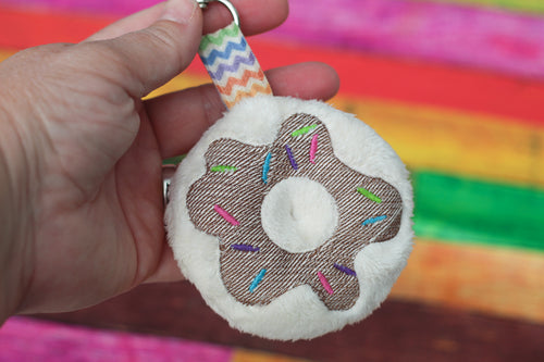 Donut avec Sprinkles Fluffy Puff Design - Dans le motif de broderie cerceau