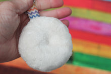 Donut con diseño de hojaldre esponjoso con chispas: diseño de bordado en el aro
