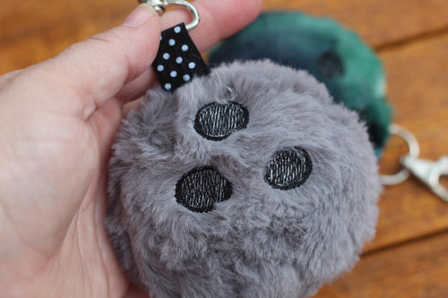 Bowling Ball Fluffy Puff Design Set- Dans le design de broderie cerceau