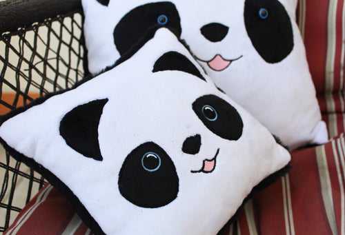 Almohada cuadrada Panda en el aro y diseño de bordado de costura