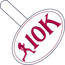 Pestaña a presión 10K Running Girl - Diseño de bordado de etiqueta de mochila/llavero
