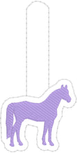 Diseño de bordado de pestaña a presión de caballo pequeño