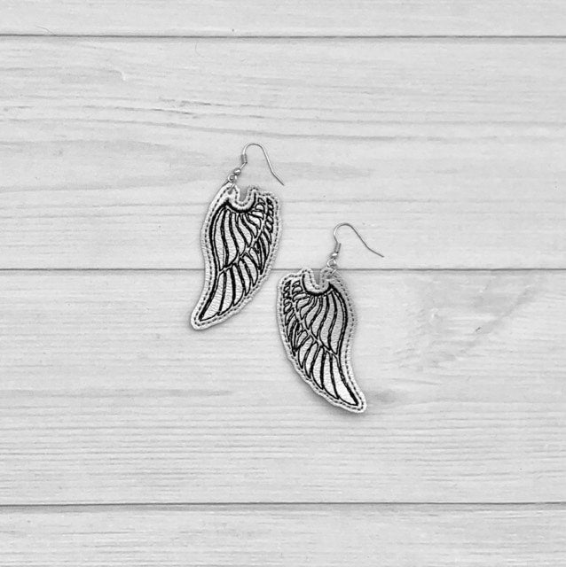 Boucles d’oreilles ailes de style tatouage motif de broderie ITH