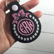 Etiqueta con pestaña a presión Monogram BLANK Fancy Pearls para aros 4x4