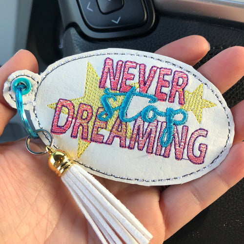 Never Stop Dreaming Eyelet Tag