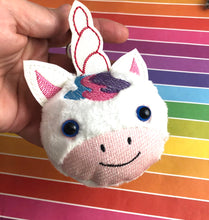 Puff esponjoso de unicornio - Diseño de bordado en el aro