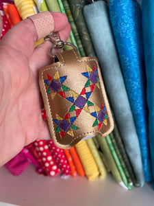 Patchwork Stars Hand Sanitizer Holder Snap Tab Version In the Hoop Broderie Project 1 oz BBW pour cerceaux 5x7