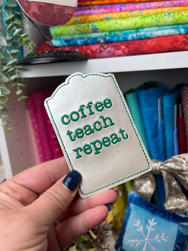 Coffee Teach Repetir titular de la tarjeta de regalo en el diseño de bordado del aro (ITH)