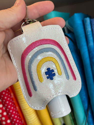 Autismo Rainbow Hand Sanitizer Holder Snap Tab en el proyecto de bordado de aro 2 oz para aros 4x4