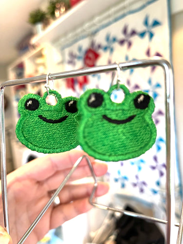 Boucles d’oreilles Froggy Face FSL - Boucles d’oreilles en dentelle autoportantes In the Hoop