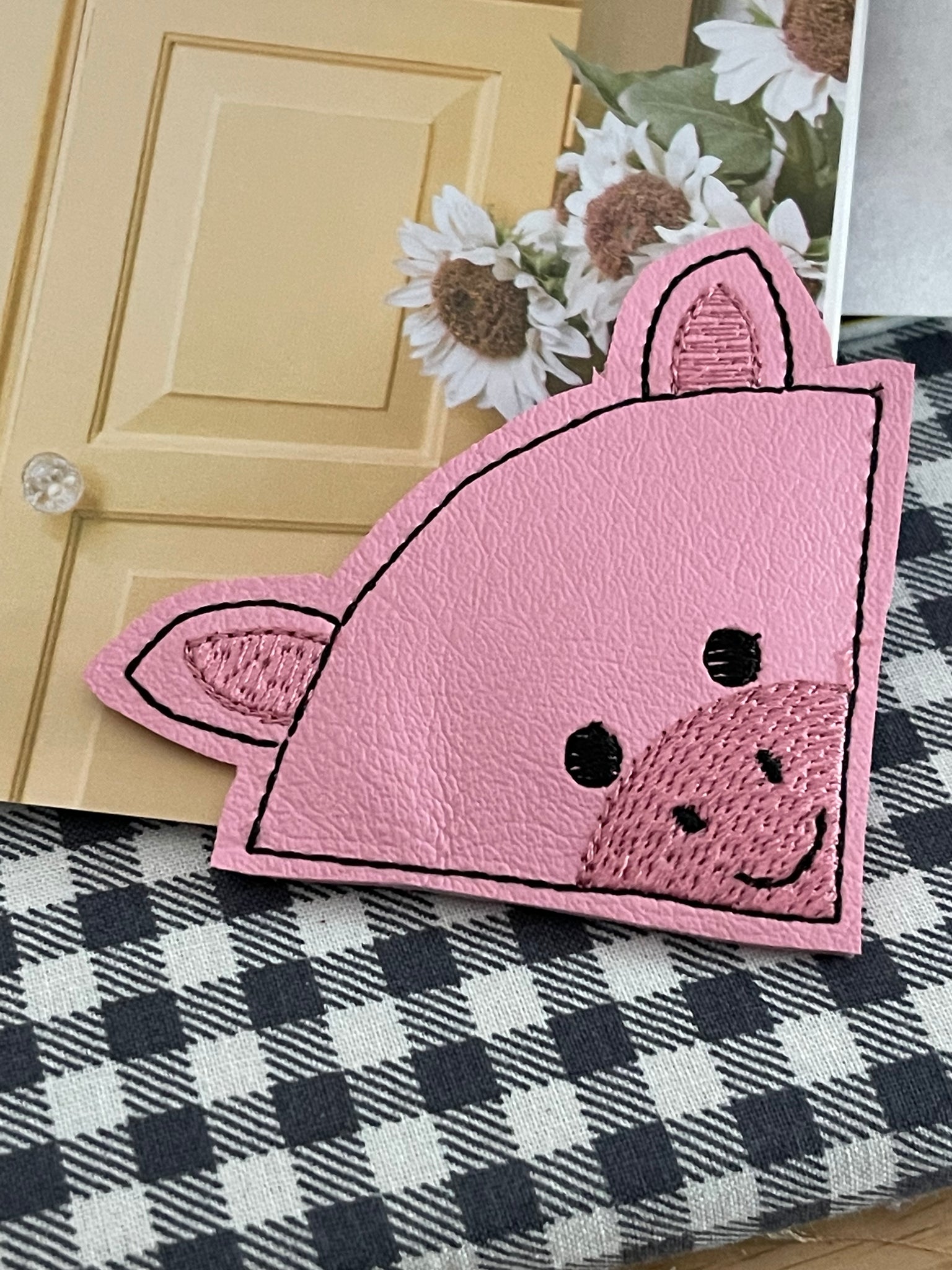 Pig corner bookmarks - This crafty family - Crafts for kids