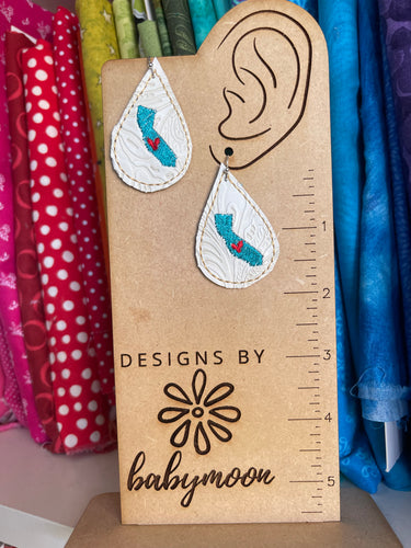 Teardrop California Earrings embroidery design for Vinyl and Leather