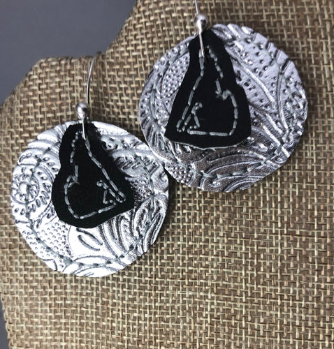 Howling Wolf and Full Moon Earrings and Pendant embroidery design for Vinyl and Leather