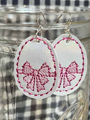 Motif de broderie de boucles d'oreilles œuf de Pâques avec nœud